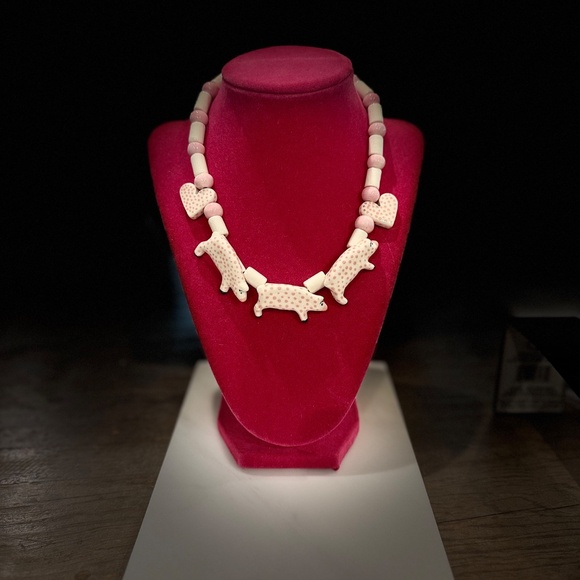 Parrot Pearls Ceramic Vintage Piglet Necklace - Picture 5 of 12